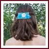 Barrette organza plumetis bleu plume turquoise et fleur blanche