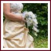 Bouquet de mariée cascade roses anciennes  ivoire et plumes blanches