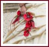 Bouquet de mariée satin et aluminium rouge et perles ivoire