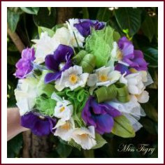 Bouquet rond de mariée printanier vert anis