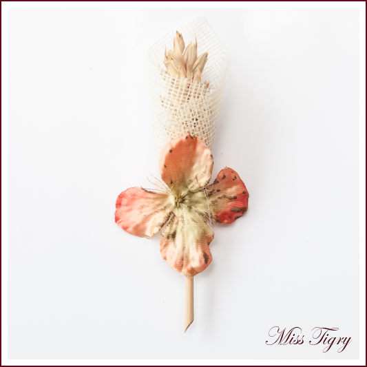 Lot de 10 boutonnières invités mariage toile rustique épi de blé et fleur satin saumon et or