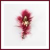 Lot de 4 boutonnières invités mariage plume rouge bordeaux rose ivoire et petit bouquet blanc