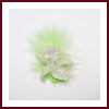 Boutonnière plume verte et orchidée irisée