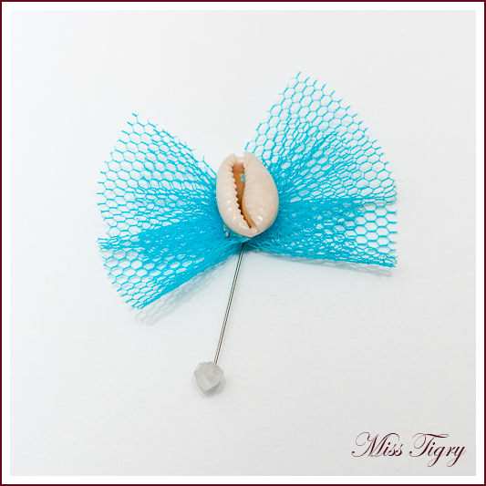 Lot de 10 boutonnières invités mariage tulle turquoise et coquillage