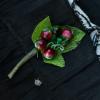 Boutonnière mariage grappe de raisin sur feuille de vigne