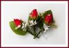 Boutonnière mariage rose rouge et bouquet blanc