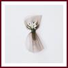 Lot de 10 boutonnières invités mariage tulle chocolat et bouquet blanc