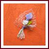 Lot de 4 boutonnières invités mariage dentelle cala mauve lilas et rose satin blanc