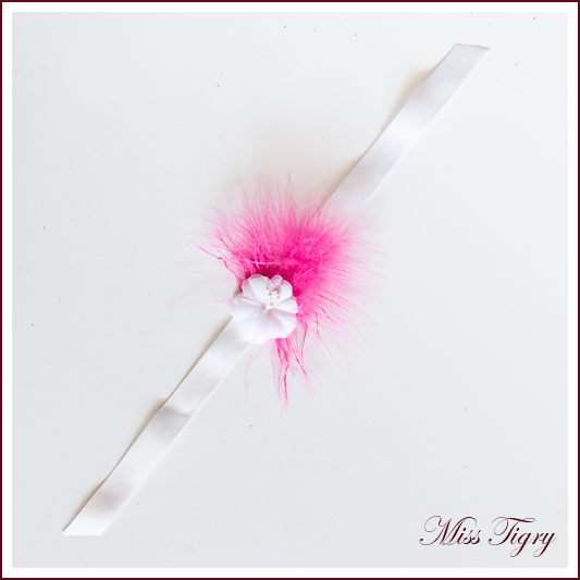 Bracelet plume fuchsia fleur blanche satin et organza