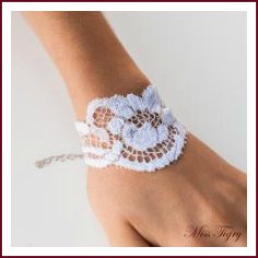 Bracelet manchette romantique dentelle blanche et fil or